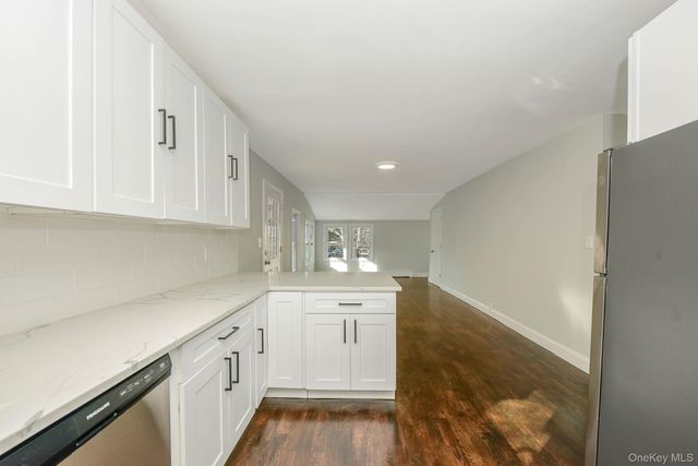 34 Glenna Little Trail, Huntington, NY 11743