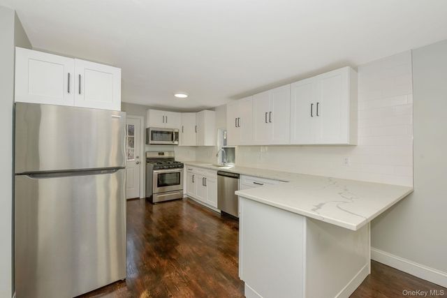 34 Glenna Little Trail, Huntington, NY 11743