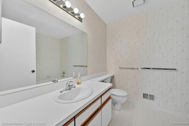 6172 Westbrooke Drive, West Bloomfield, MI 48322