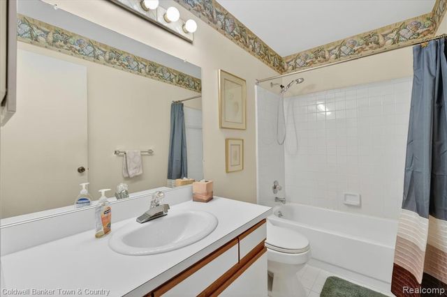 6172 Westbrooke Drive, West Bloomfield, MI 48322