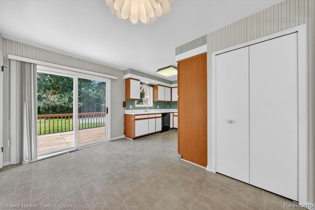 6172 Westbrooke Drive, West Bloomfield, MI 48322