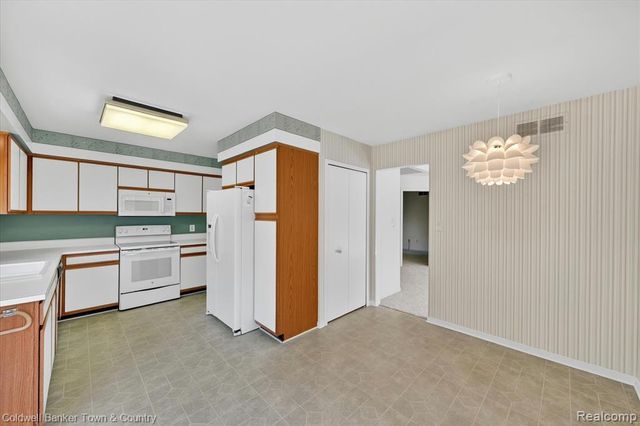 6172 Westbrooke Drive, West Bloomfield, MI 48322