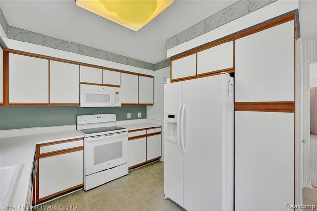 6172 Westbrooke Drive, West Bloomfield, MI 48322