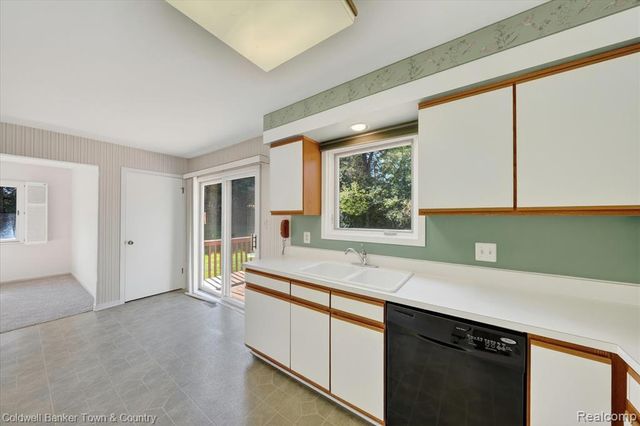 6172 Westbrooke Drive, West Bloomfield, MI 48322