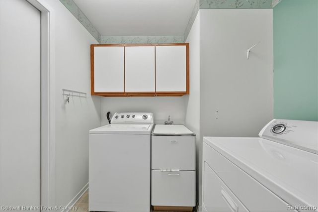 6172 Westbrooke Drive, West Bloomfield, MI 48322