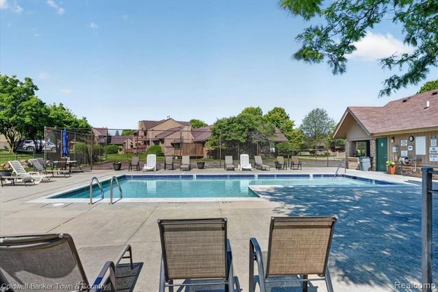 6172 Westbrooke Drive, West Bloomfield, MI 48322