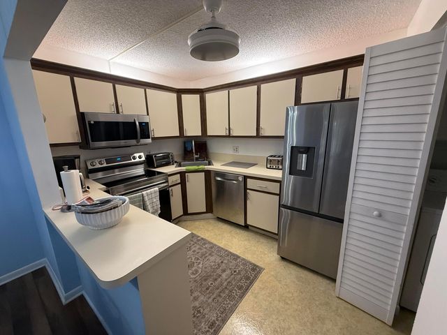 301 PINE RIDGE Circle B-1, Greenacres, FL 33463