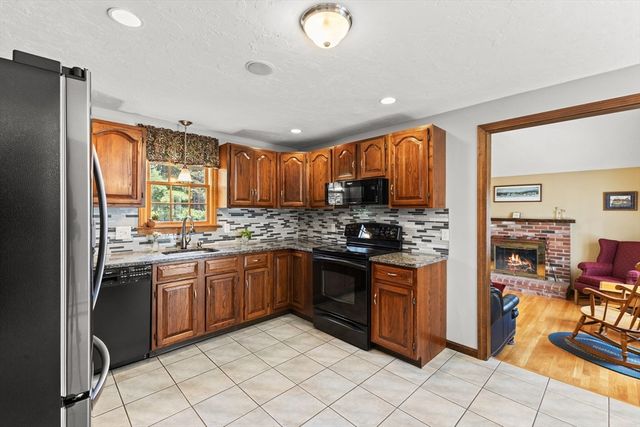 199 Brook Bend Rd, Hanson, MA 02341