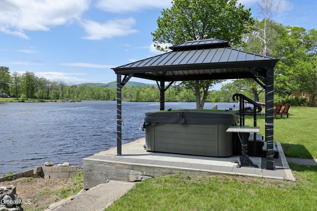18 Hudson View Lane, Queensbury, NY 12804