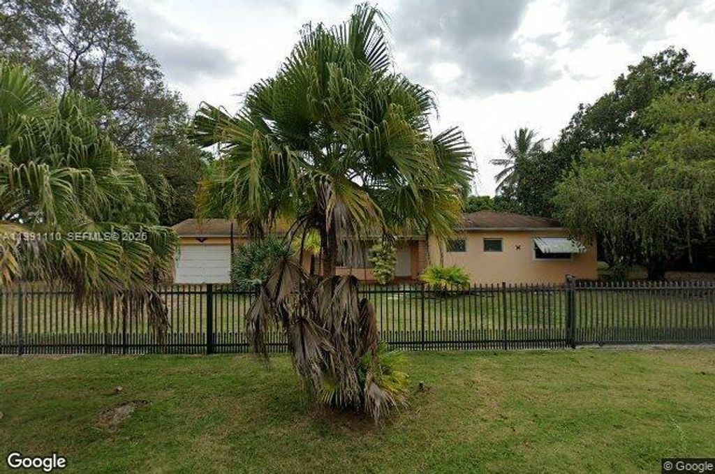 7025 SW 71st Ct, Miami, FL 33143