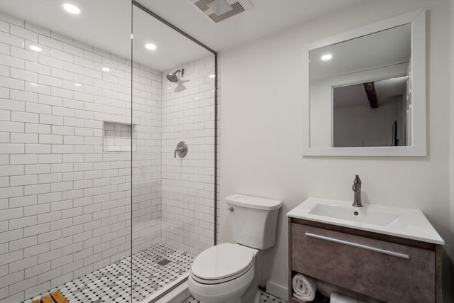 558 Commercial St A, Provincetown, MA 02657