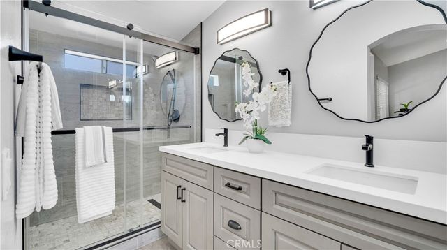 27 Christamon S, Irvine, CA 92620
