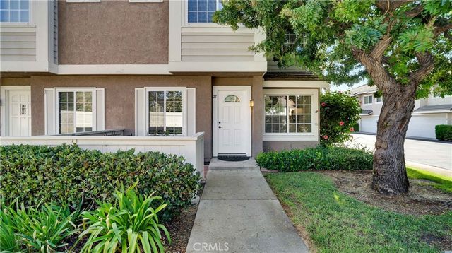 27 Christamon S, Irvine, CA 92620