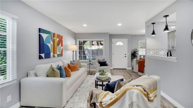 27 Christamon S, Irvine, CA 92620