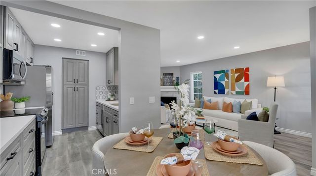 27 Christamon S, Irvine, CA 92620
