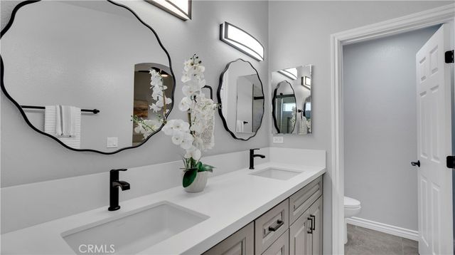 27 Christamon S, Irvine, CA 92620
