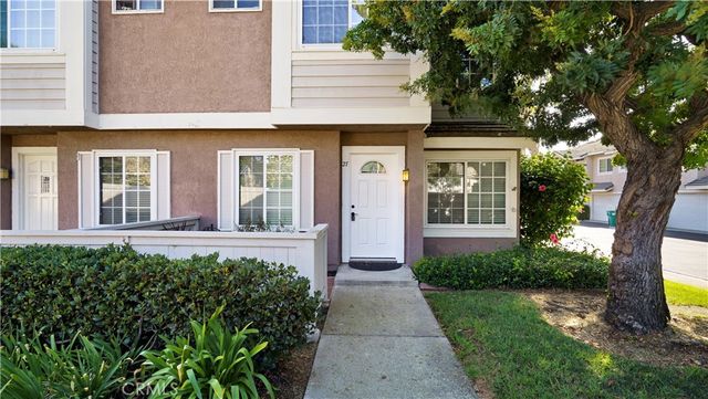 27 Christamon S, Irvine, CA 92620