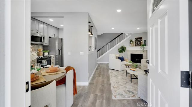27 Christamon S, Irvine, CA 92620