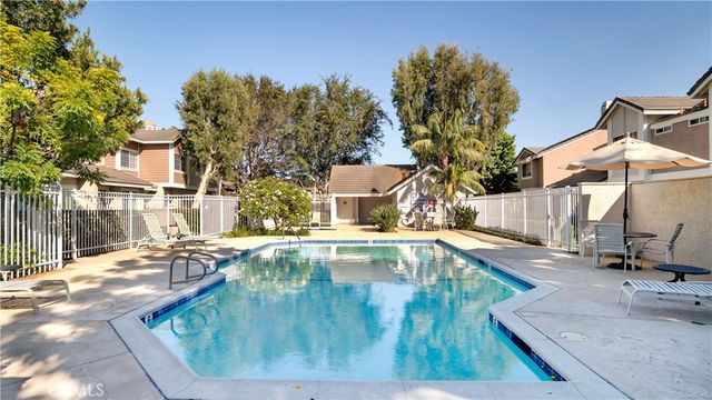 27 Christamon S, Irvine, CA 92620