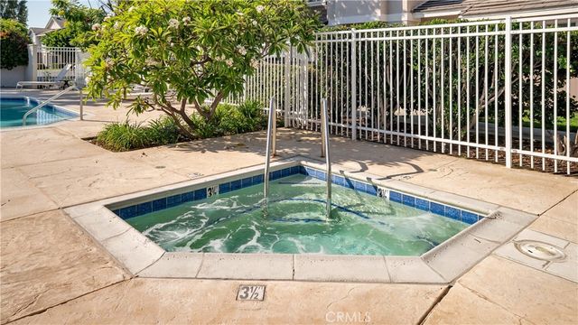 27 Christamon S, Irvine, CA 92620