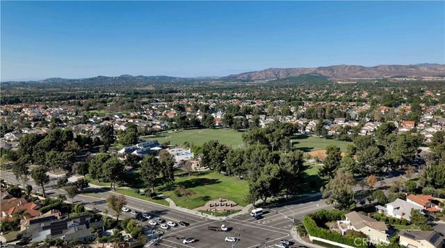 27 Christamon S, Irvine, CA 92620