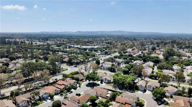 27 Christamon S, Irvine, CA 92620