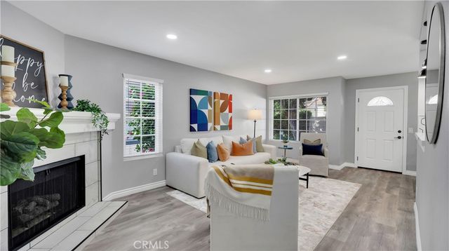 27 Christamon S, Irvine, CA 92620
