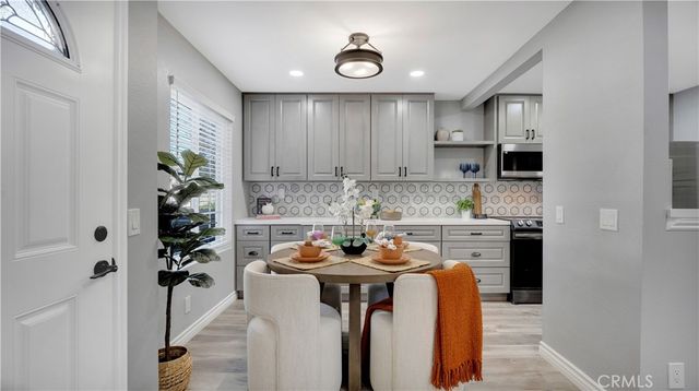 27 Christamon S, Irvine, CA 92620