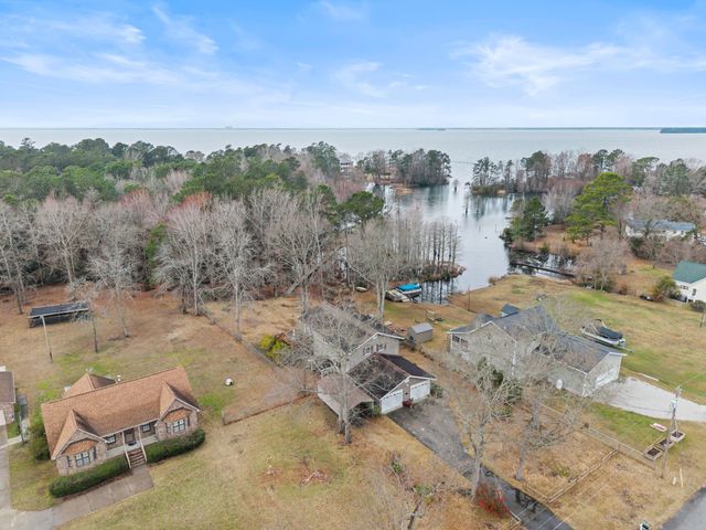 107 Jacks Lane, Bonneau, SC 29431