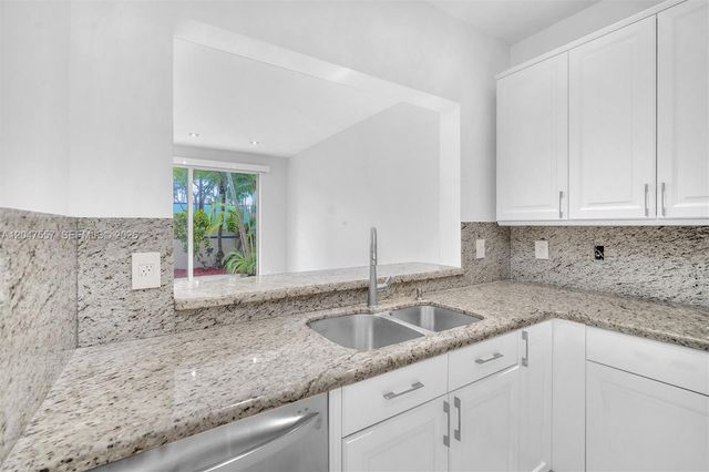 21391 Marina Cove Circle 14K, Aventura, FL 33180