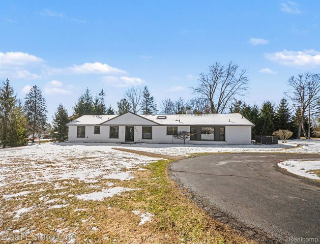 3861 Wedgewood Drive, Bloomfield Hills, MI 48301