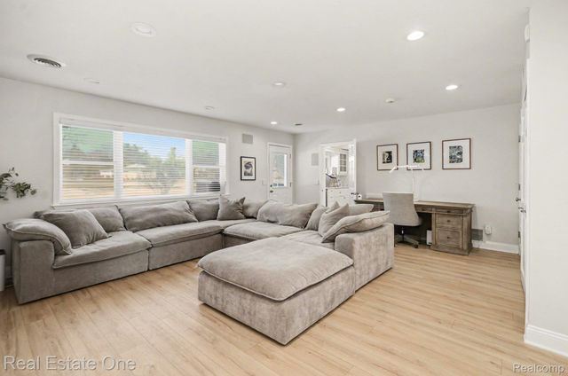 3861 Wedgewood Drive, Bloomfield Hills, MI 48301