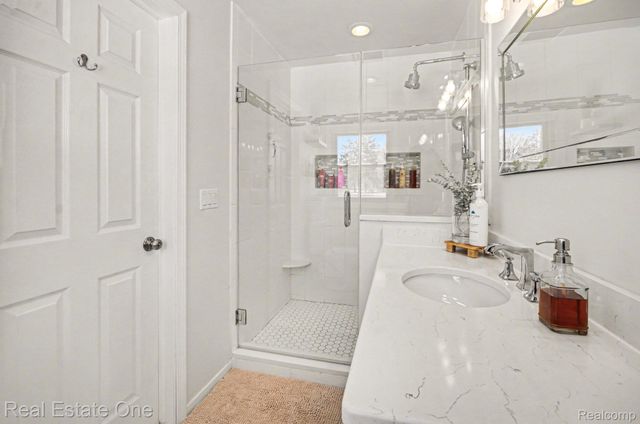 3861 Wedgewood Drive, Bloomfield Hills, MI 48301