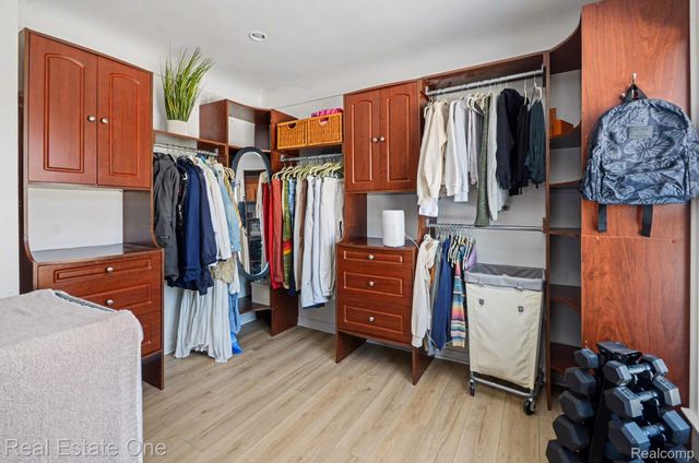 3861 Wedgewood Drive, Bloomfield Hills, MI 48301