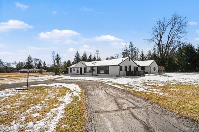 3861 Wedgewood Drive, Bloomfield Hills, MI 48301