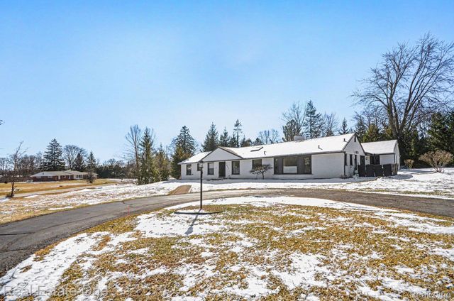 3861 Wedgewood Drive, Bloomfield Hills, MI 48301