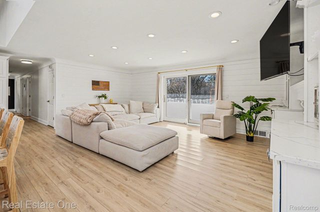 3861 Wedgewood Drive, Bloomfield Hills, MI 48301