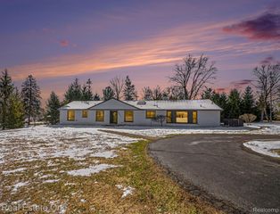 3861 Wedgewood Drive, Bloomfield Hills, MI 48301