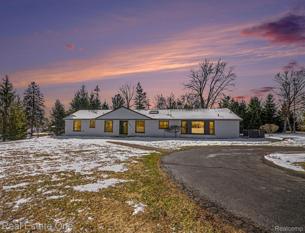 3861 Wedgewood Drive, Bloomfield Hills, MI 48301