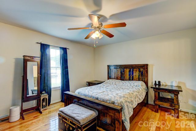 4671 Garys Place, Crouse, NC 28033