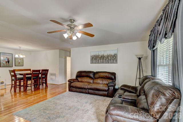 4671 Garys Place, Crouse, NC 28033