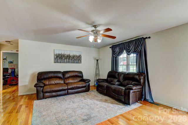 4671 Garys Place, Crouse, NC 28033