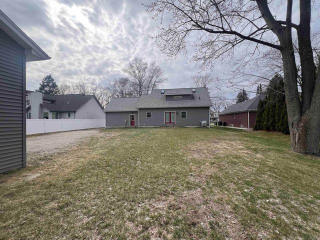 38524 Pineridge Street, Harrison Twp, MI 48045