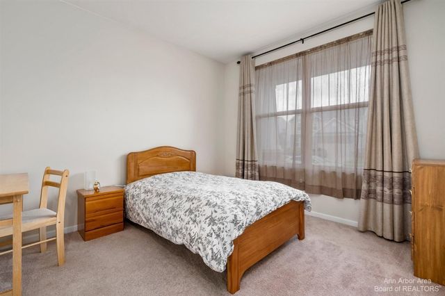 638 Holmdale Way, Ann Arbor, MI 48108