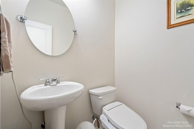 638 Holmdale Way, Ann Arbor, MI 48108