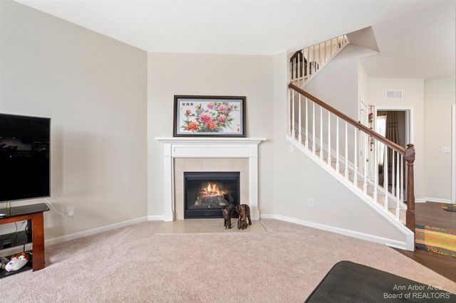 638 Holmdale Way, Ann Arbor, MI 48108