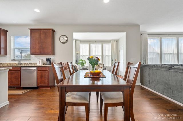 638 Holmdale Way, Ann Arbor, MI 48108