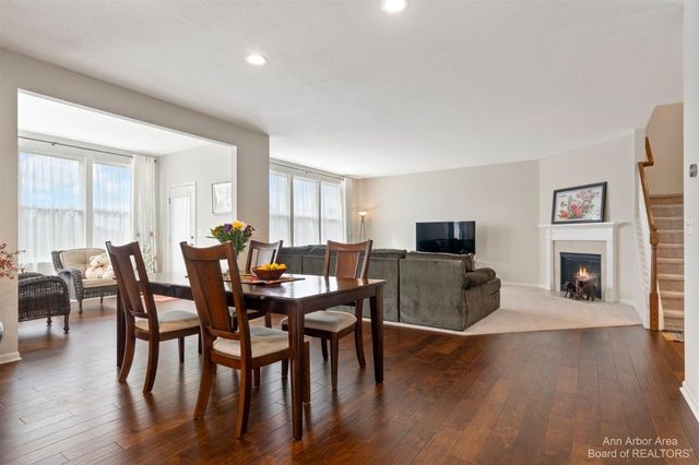 638 Holmdale Way, Ann Arbor, MI 48108