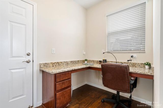 638 Holmdale Way, Ann Arbor, MI 48108