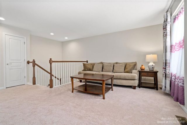 638 Holmdale Way, Ann Arbor, MI 48108